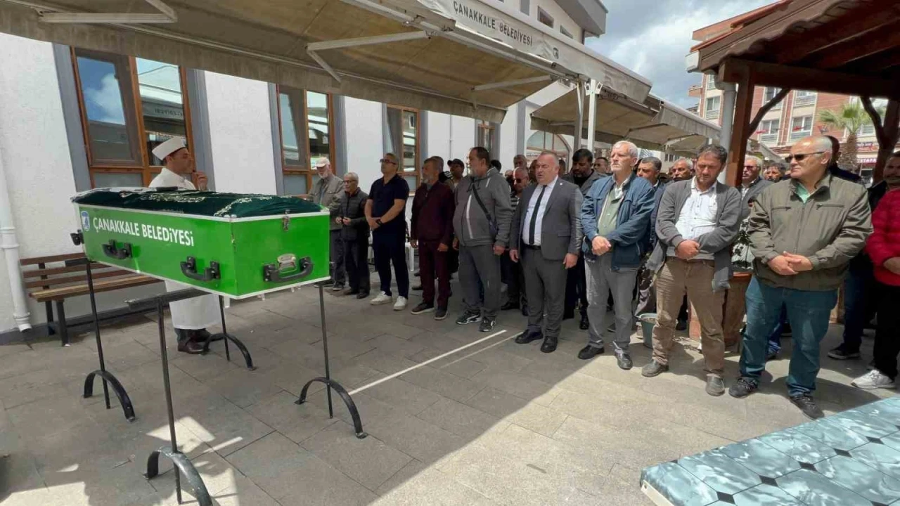 Çanakkale’de boşanma aşamasındaki eşi tarafından öldürülen kadın, son yolculuğuna uğurlandı

