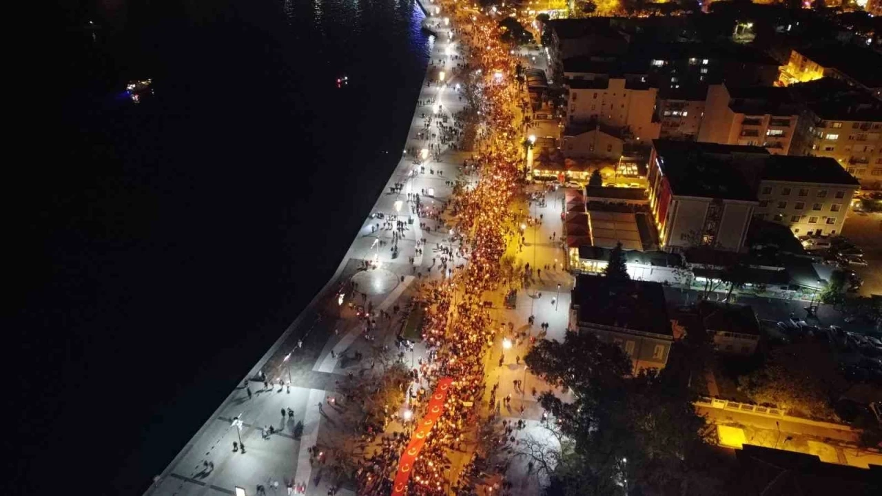 Çanakkale’de Cumhuriyet coşkusu fener alayıyla taçlandı
