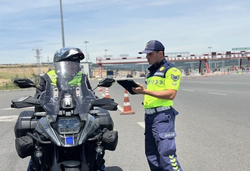 &Ccedil;anakkale&rsquo;de jandarma 4 bin 576 ara&ccedil; denetledi
