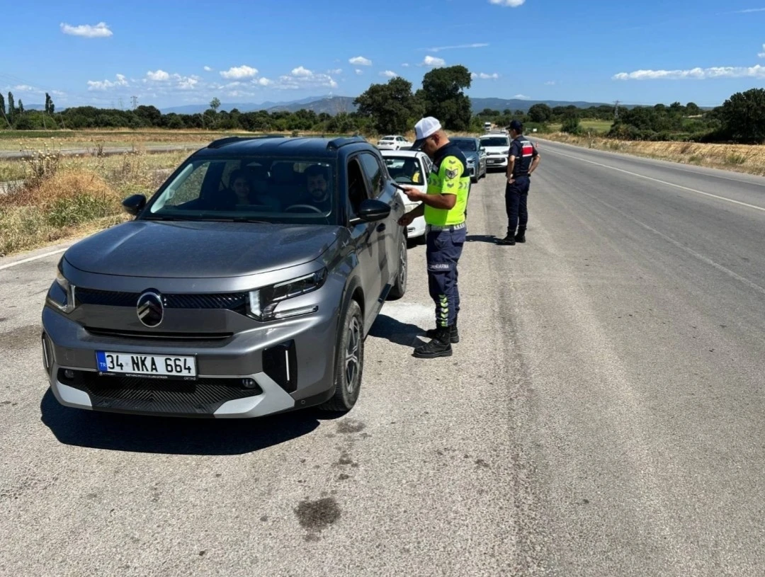 &Ccedil;anakkale&rsquo;de jandarma ekiplerince trafik denetimi
