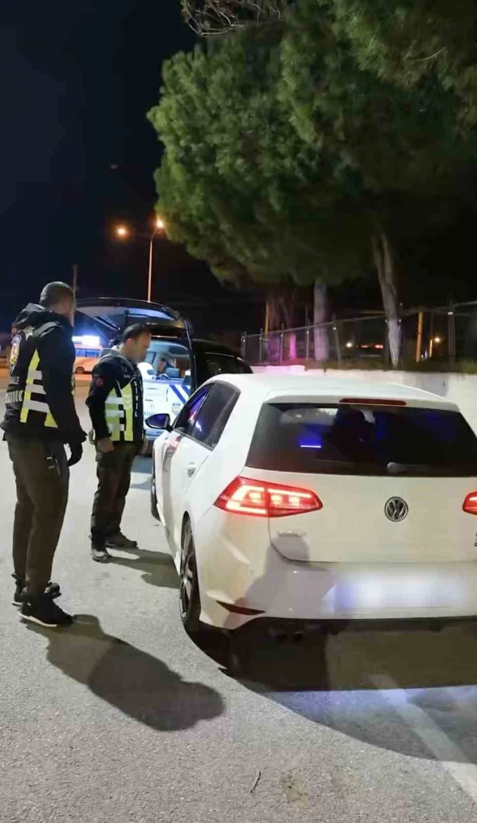 &Ccedil;anakkale&rsquo;de modifiye ara&ccedil;lara ceza: 36 ara&ccedil; trafikten men edildi
