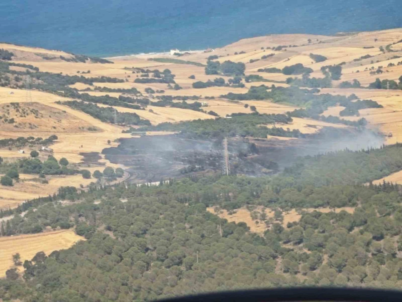 Çanakkale’de tarım arazisinde başlayıp ormana sıçrayan yangın kontrol altına alındı
