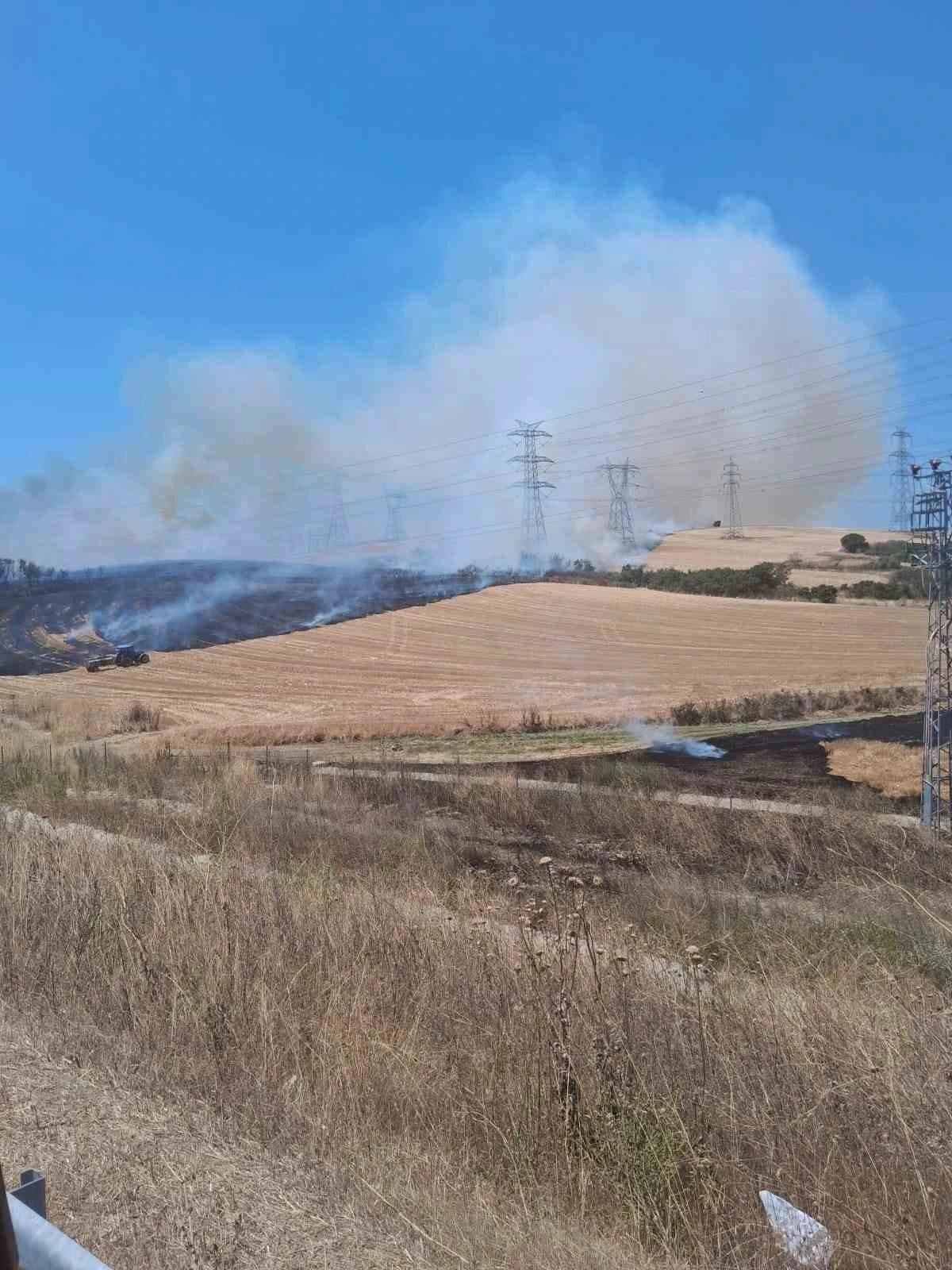 Çanakkale’de tarım arazisinde çıkan yangın kontrol altına alındı
