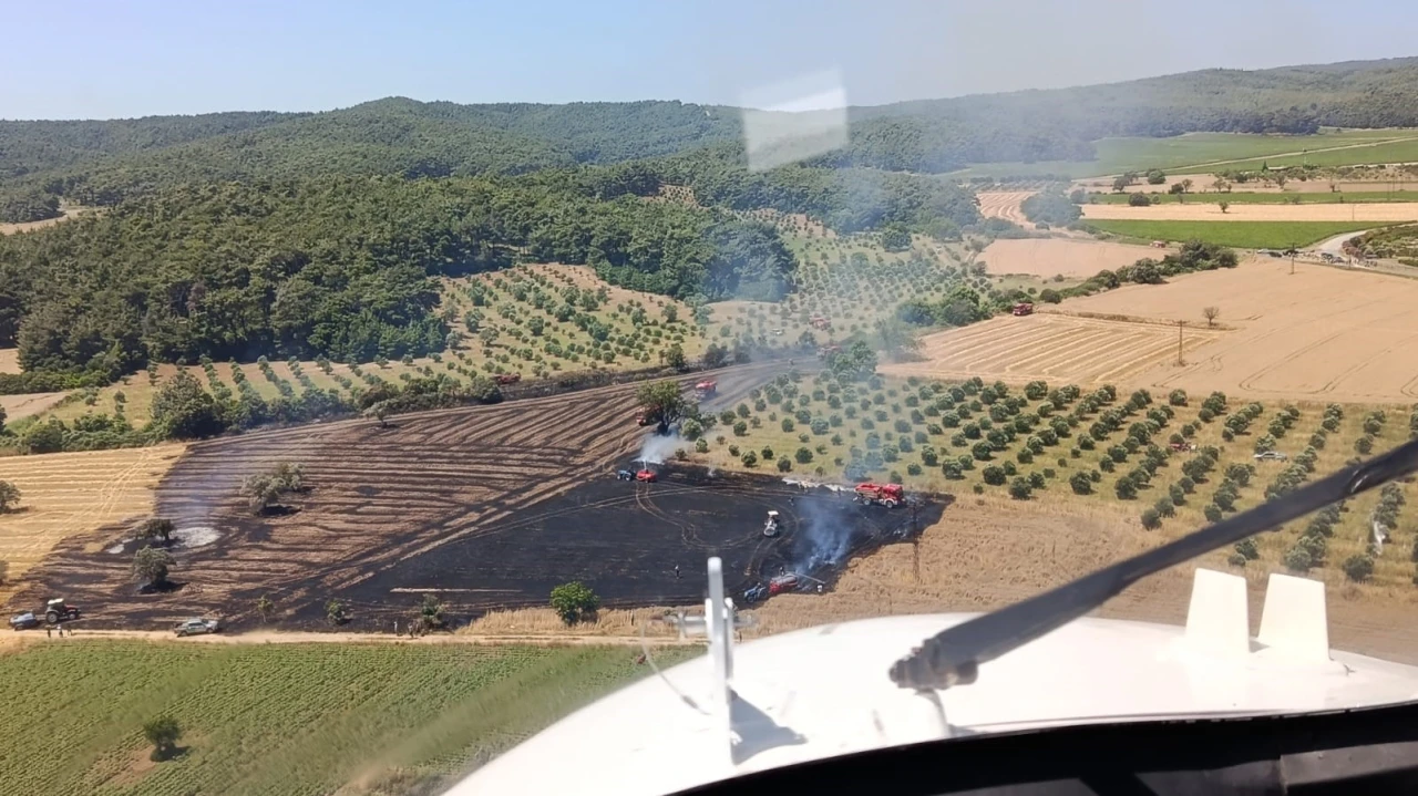 &Ccedil;anakkale&rsquo;de tarım arazisinde &ccedil;ıkan yangın ormana sı&ccedil;ramadan kontrol altına alındı
