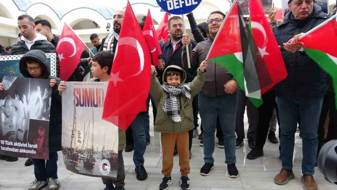 &Ccedil;anakkale&rsquo;den K&uuml;resel Sumud Filosu&rsquo;na destek sesleri y&uuml;kseldi
