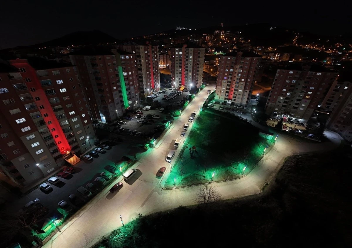 Canik Belediyesi sokaklarda aydınlatma &ccedil;alışmalarına devam ediyor
