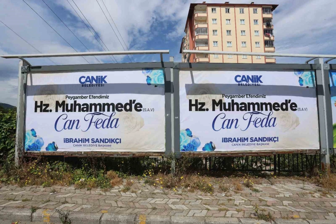 Canik’e &quot;Hz. Muhammed’e Can Feda&quot; afişleri asıldı
