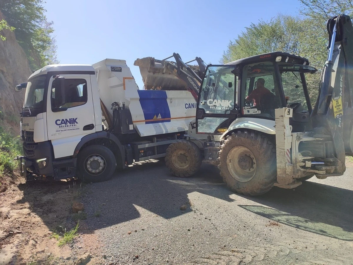 Canik’te kırsalda yol çalışması