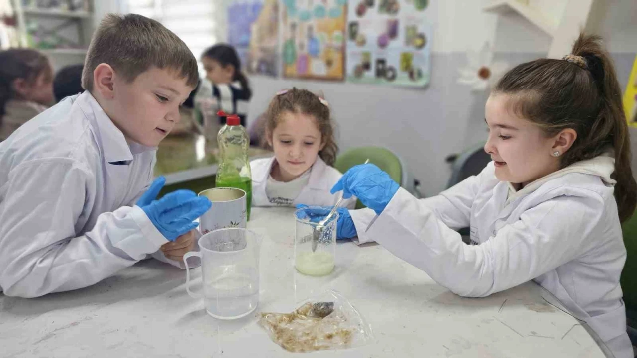 Canik&rsquo;te yarıyıl tatili, bilim ve teknolojiye ta&ccedil;landı
