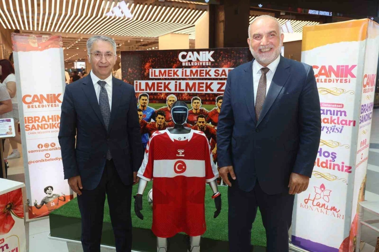 Canikli kadınlar A Milli Takım&rsquo;a destek i&ccedil;in ilmek ilmek &ouml;r&uuml;p sergiledi
