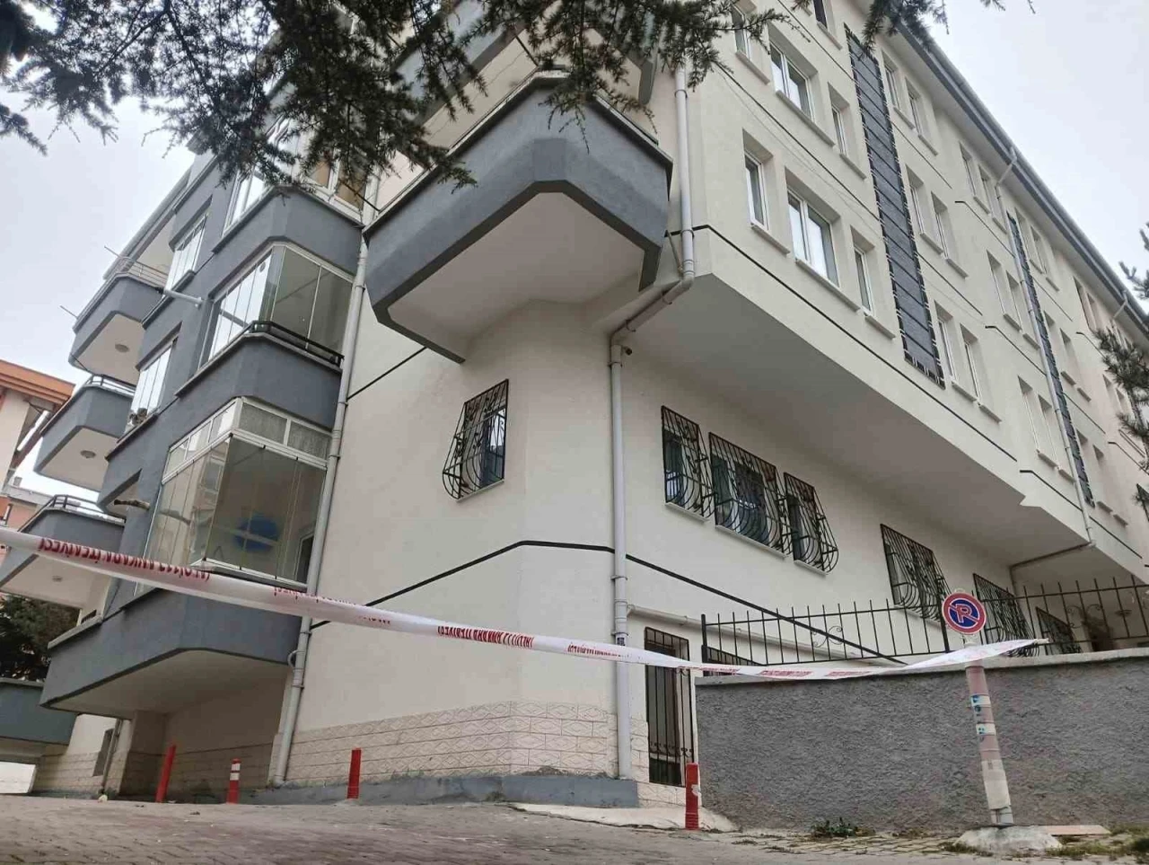 &Ccedil;ankaya&rsquo;da &ccedil;&ouml;kme oluşan apartmanda yaşayanlar tedbir ama&ccedil;lı tahliye edildi
