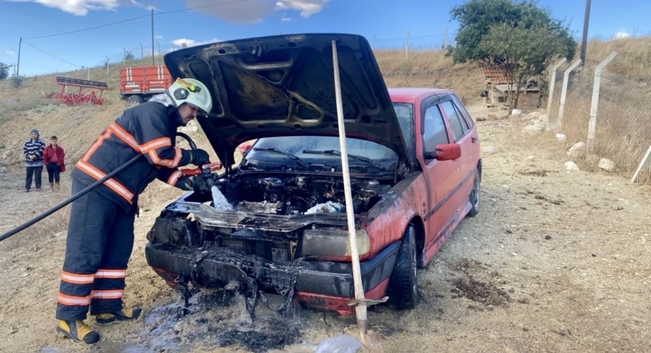 &Ccedil;ankırı&rsquo;da park halindeki otomobilde &ccedil;ıkan yangın s&ouml;nd&uuml;r&uuml;ld&uuml;
