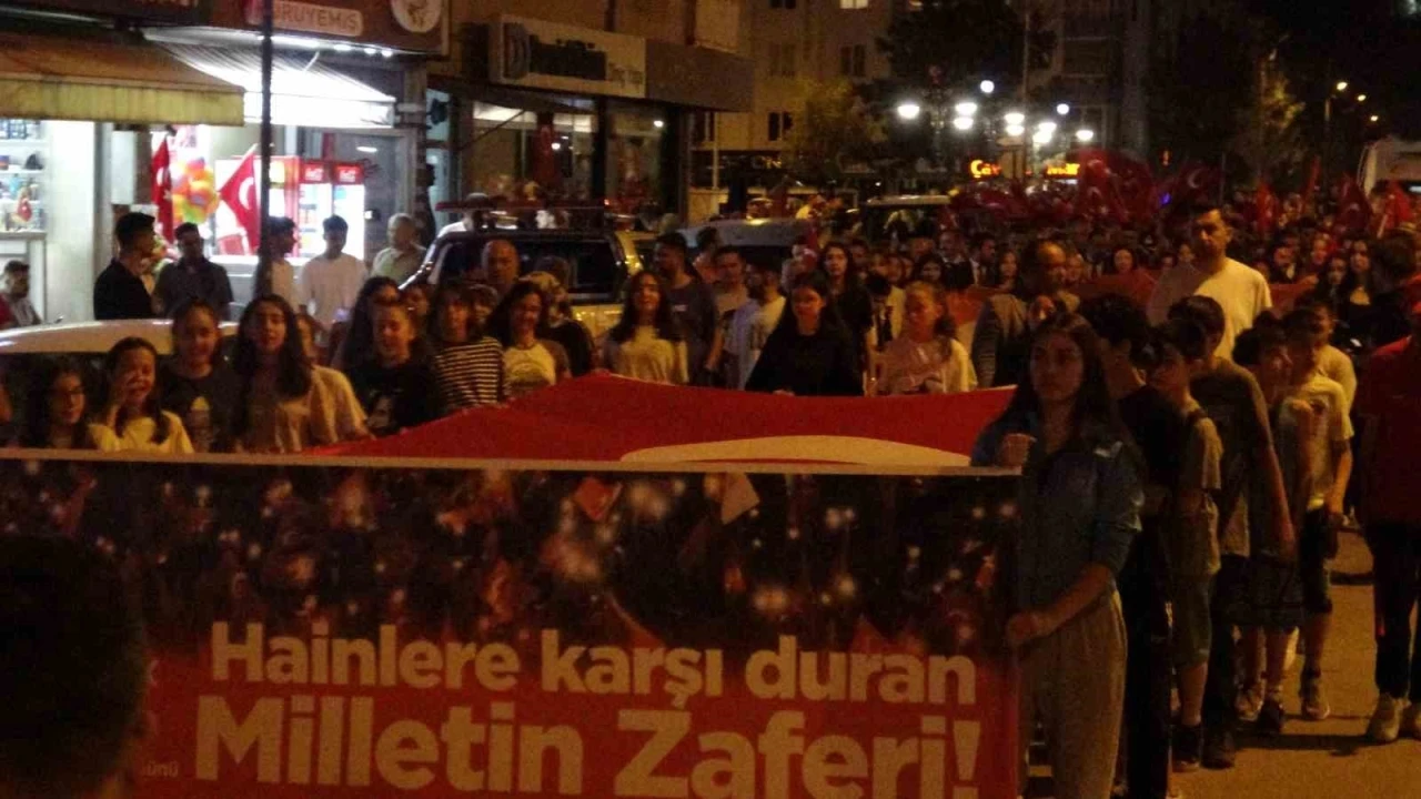 Çankırı’da yüzlerce vatandaş 15 Temmuz şehitleri için yürüdü

