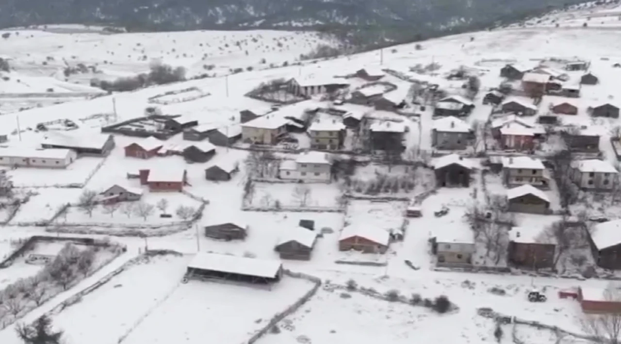 &Ccedil;ankırı&rsquo;nın y&uuml;ksek kesimlerinde kar yağışı etkili oluyor
