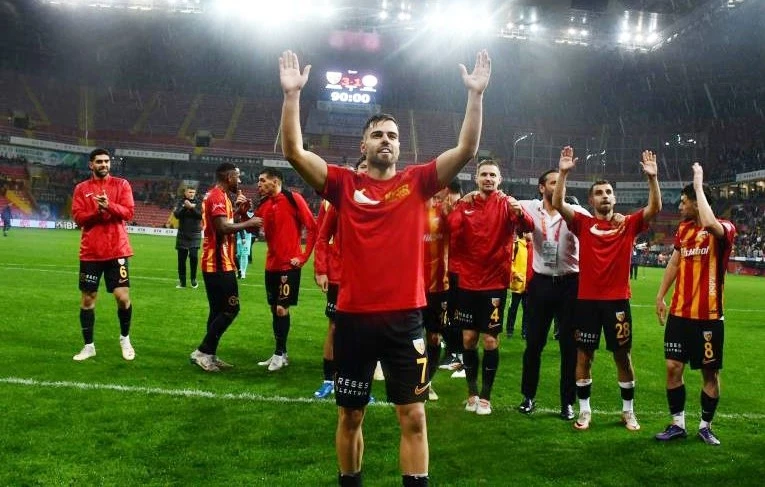 Cardoso tarihe geçti, ilk kez hat-trick yaptı
