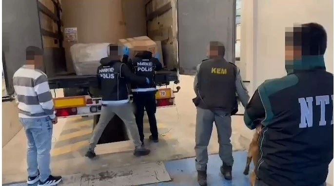 ’Carlos’ geçit vermedi: Dorsede 115 kilo skunk ele geçirildi

