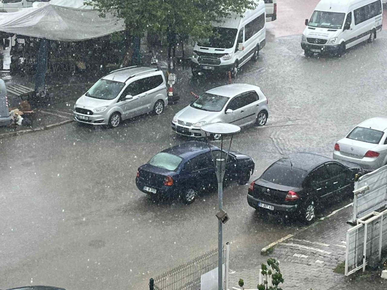 &Ccedil;arşamba&rsquo;da kuvvetli sağanak
