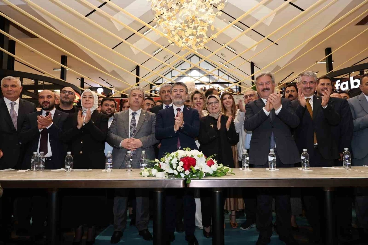 &Ccedil;arşı Melikgazi, bakan Yumaklı&rsquo;nın katılımıyla resmen a&ccedil;ıldı
