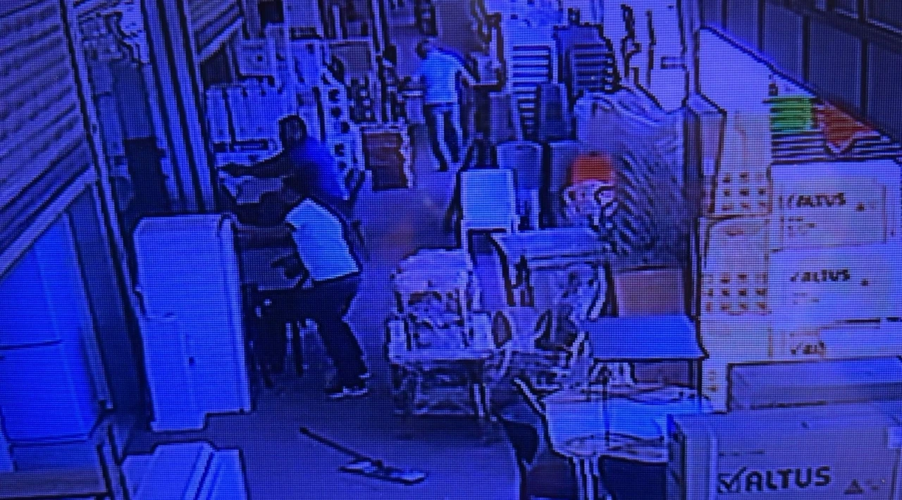 Çarşının ortasındaki silahlı kavgada 4 kişi yaralandı

