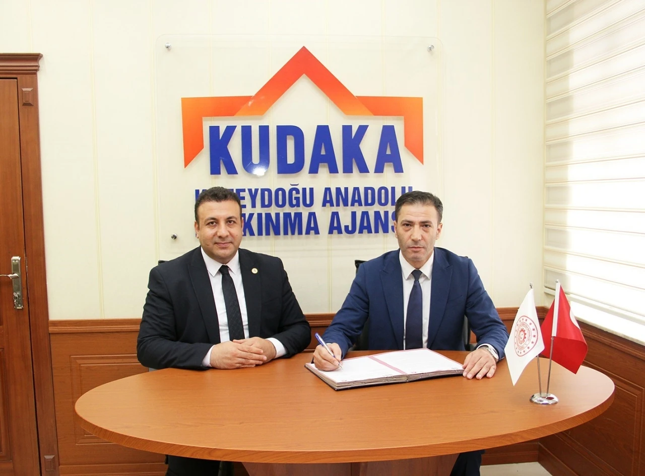 Çat barajı seyir alanı ve yöresel pazar için hazırlıklar başladı
