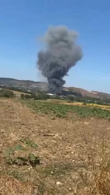 &Ccedil;atalca&rsquo;da bulunan bir  iş yerinde yangın &ccedil;ıktı. Olay yerine &ccedil;ok sayıda itfaiye ekibi sevk edildi.
