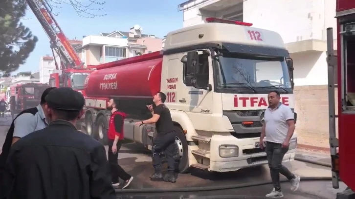Çatıda çıkan yangın 1 saatte söndürüldü
