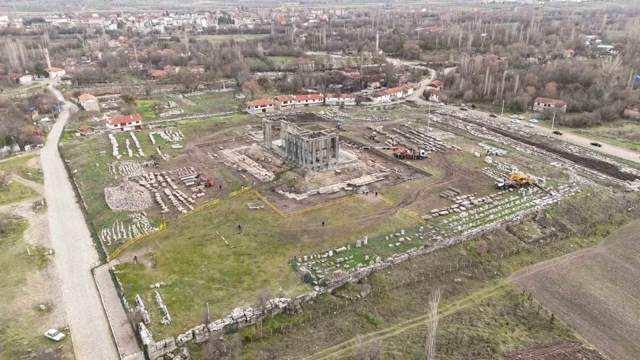 Çavdarhisar Aizanoi Antik Kenti’nde kazı ve restorasyon çalışmaları devam ediyor
