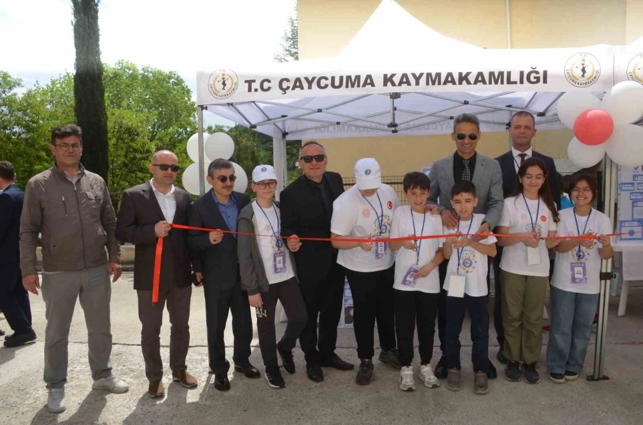 Çaycuma BİLSEM’de TÜBİTAK 4006 Bilim Fuarı göz doldurdu
