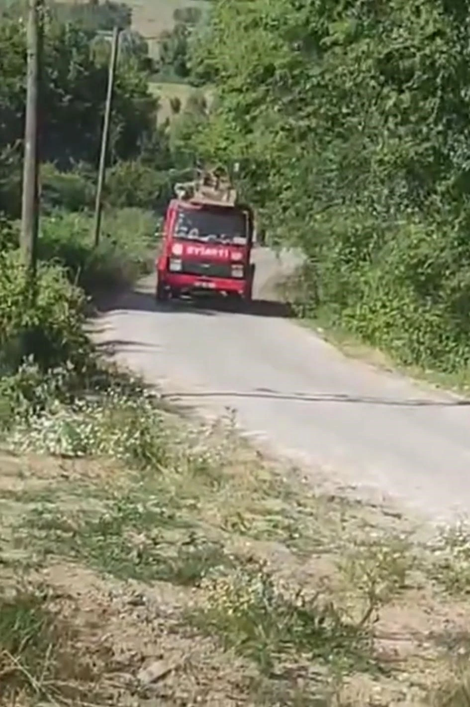 Çaycuma’da çöp yangını ormana sıçradı, 2 dönüm arazi zarar gördü

