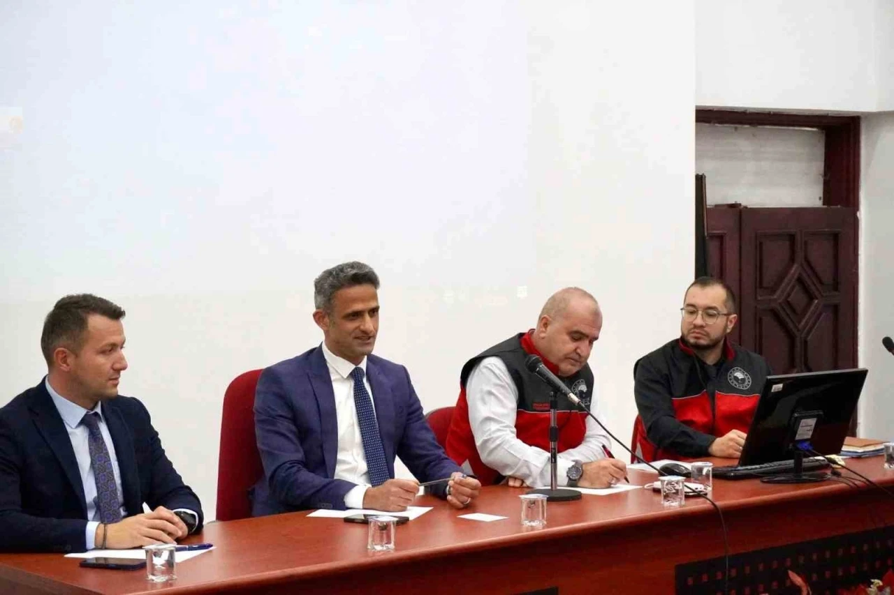 Çaycuma’da kahverengi kokarca böceğiyle mücadele toplantısı yapıldı
