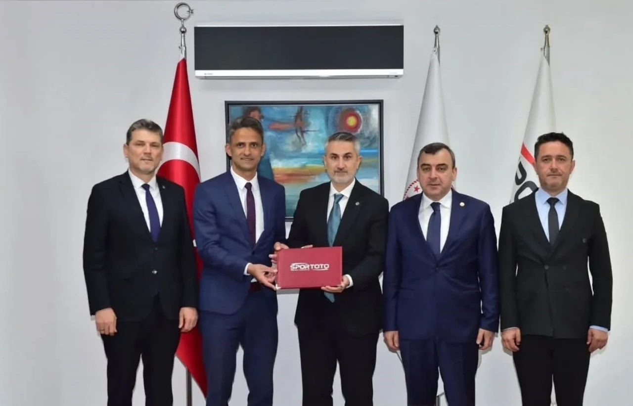 Çaycuma’ya yapılacak olan çok amaçlı spor salonunun protokolü imzalandı
