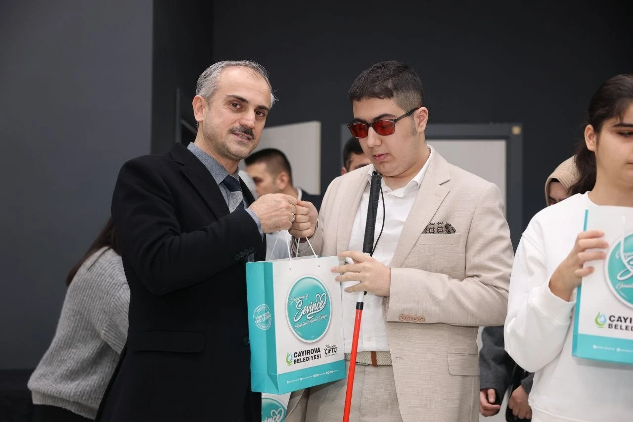 &Ccedil;ayırova&rsquo;da "Beyaz Baston G&ouml;rme Engelliler Haftası" etkinliği d&uuml;zenlendi
