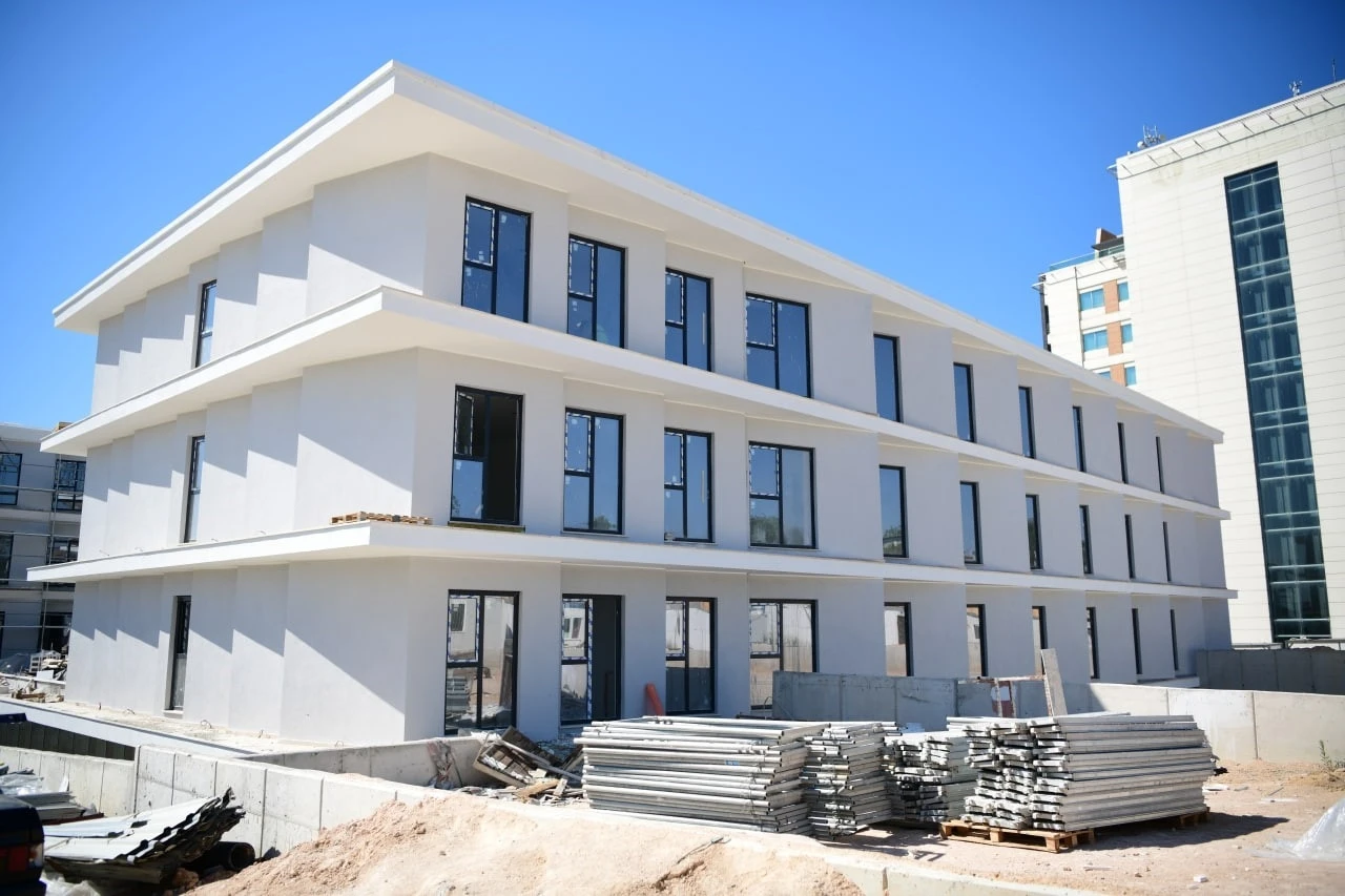 &Ccedil;ayırova&rsquo;da spor lisesi kompleksi y&uuml;kseliyor
