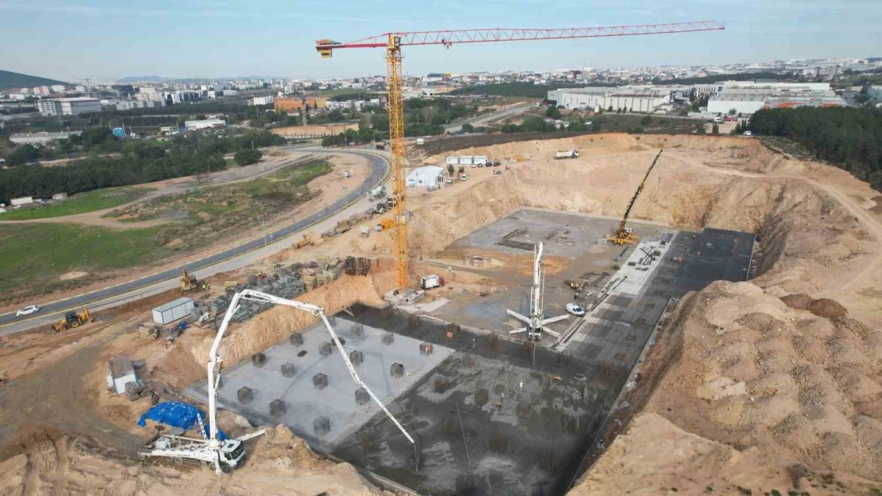 Çayırova Devlet Hastanesi’nin temel betonu dökülüyor
