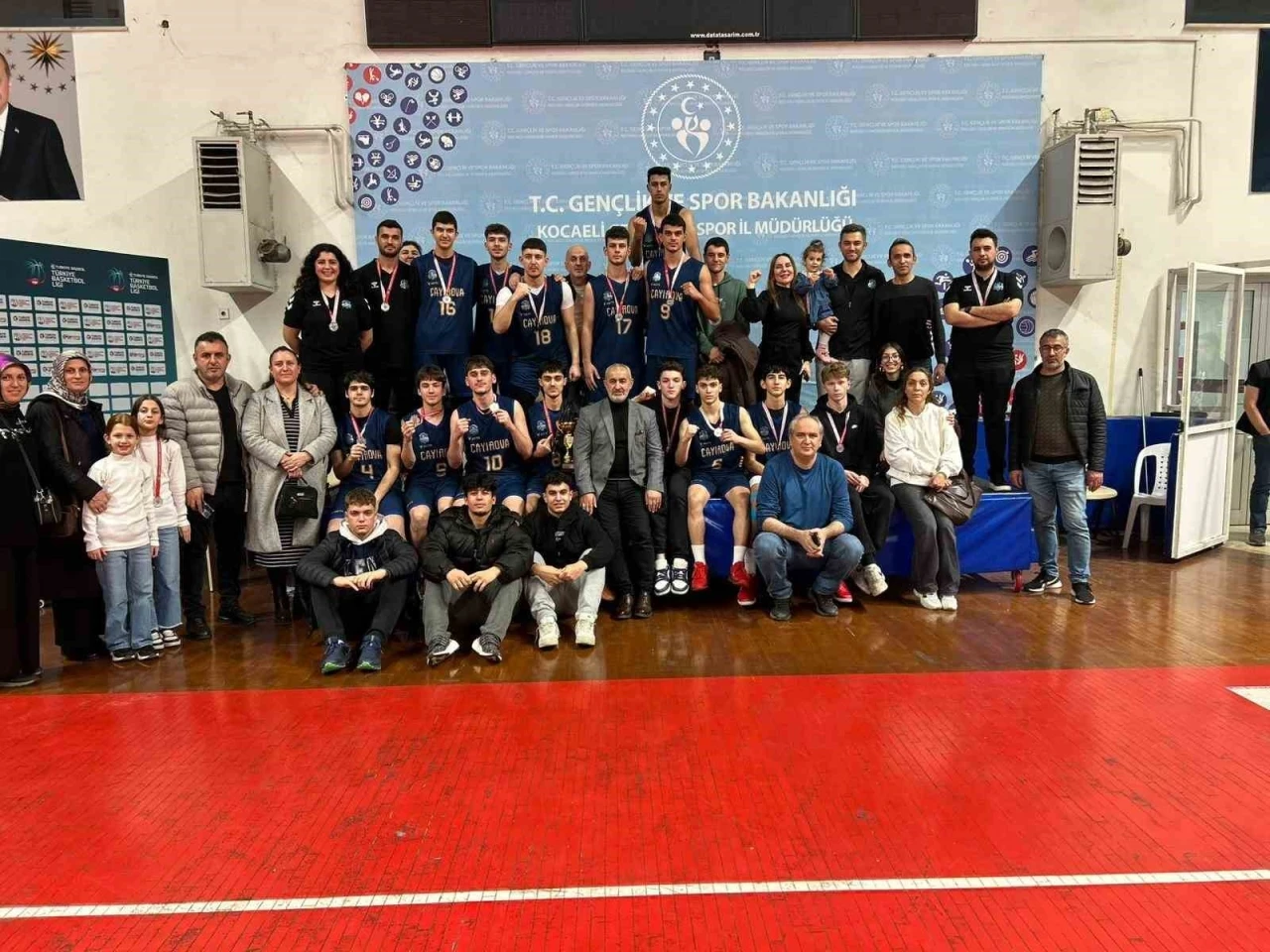 &Ccedil;ayırova&rsquo;nın gen&ccedil; basketbolcuları Kocaeli ikincisi oldu
