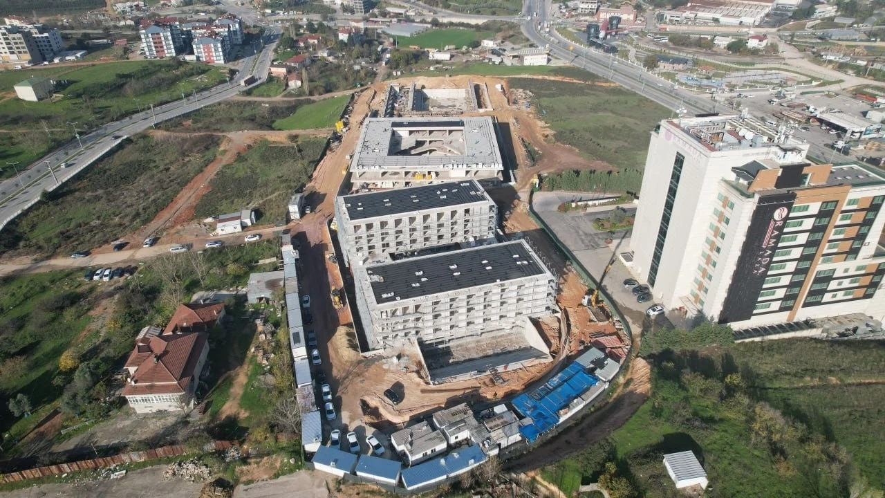 &Ccedil;ayırova Spor Lisesi inşaatında &ccedil;alışmalar s&uuml;r&uuml;yor
