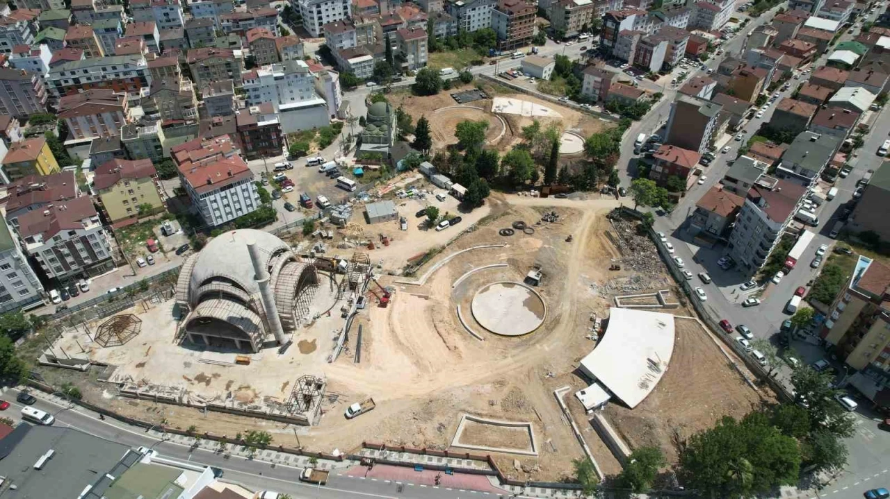 Çayırova’ya yeni nefes: Kent meydanı yükseliyor
