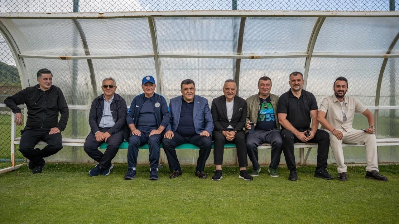 &Ccedil;aykur Rizespor Başkanı Saruhan&rsquo;dan Erzurum kampına ziyaret
