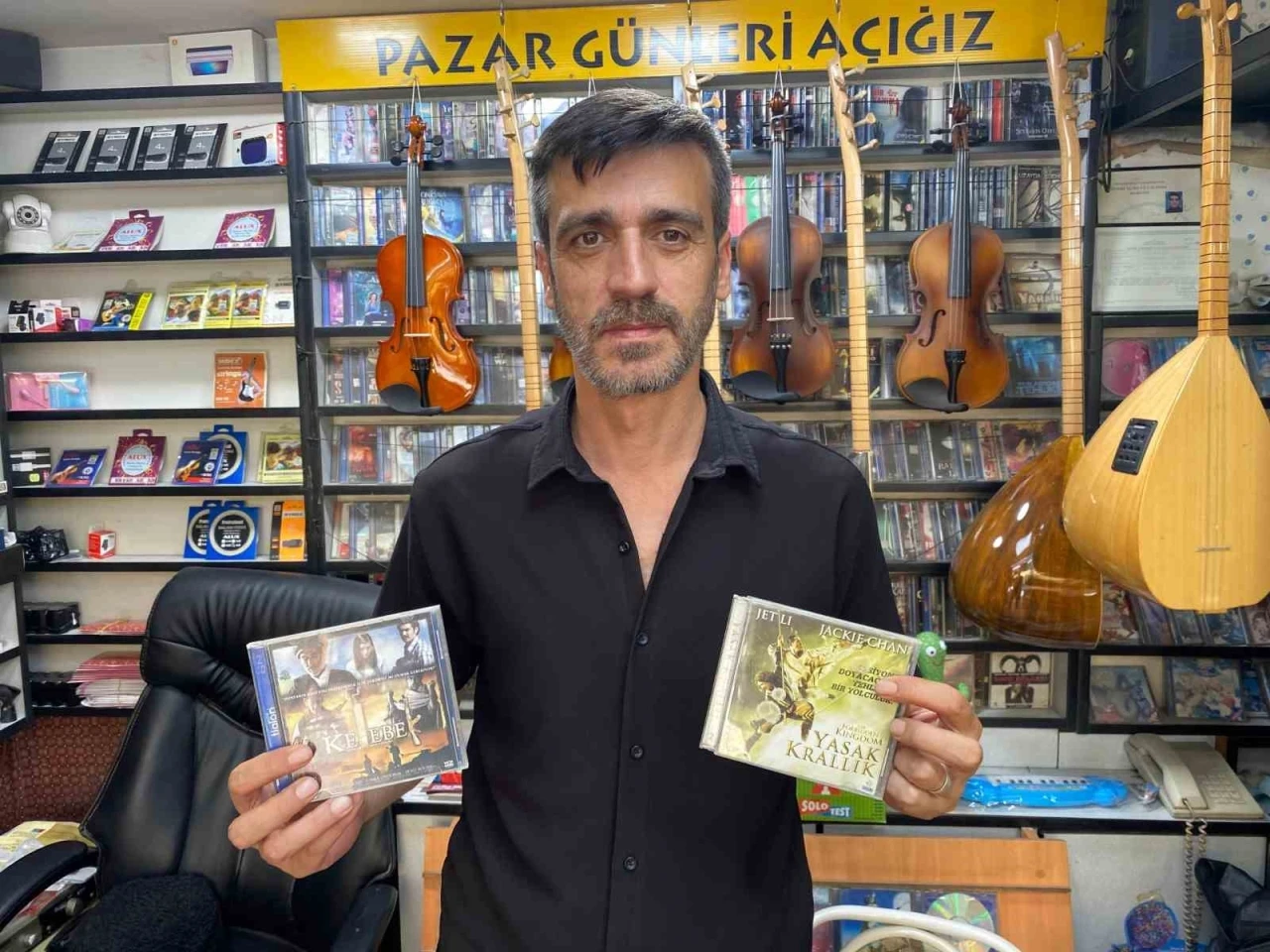 CD ve kasetlerin yerini müzik aletleri alıyor
