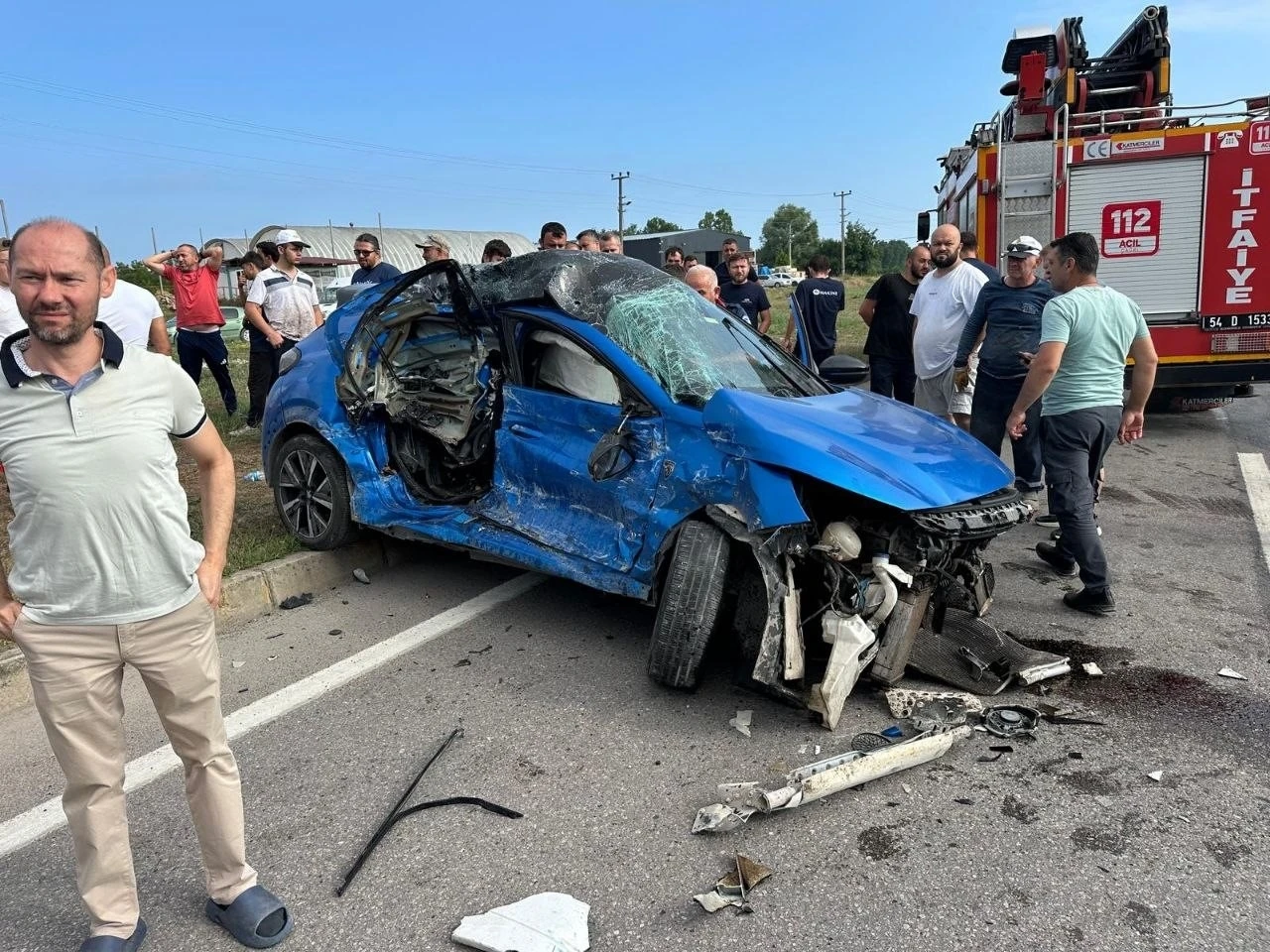&Ccedil;ekici ile &ccedil;arpışan otomobil hurdaya d&ouml;nd&uuml;: 1 yaralı
