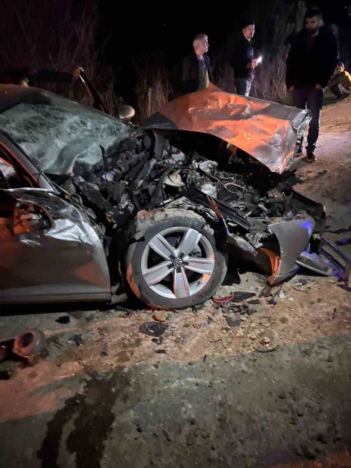 Çekiciye çarpan otomobilin sürücüsü yaralandı
