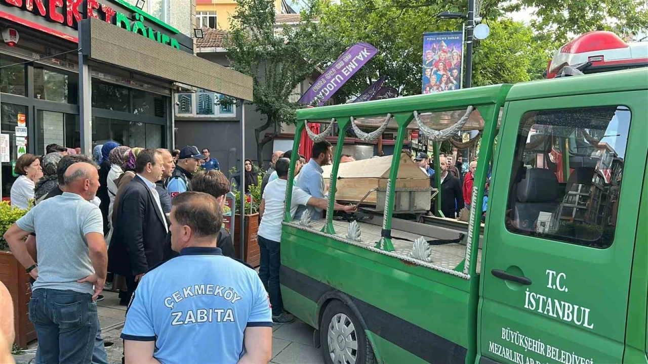 Çekmeköy’de apartman dairesinde yangın: Yaşlı kadın hayatını kaybetti
