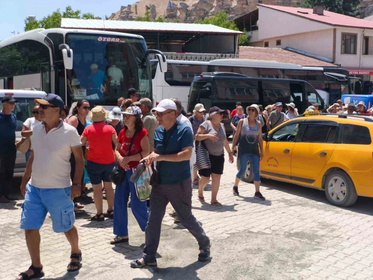 Çemişgezek ilçesi yerli turistlerin gözdesi oldu
