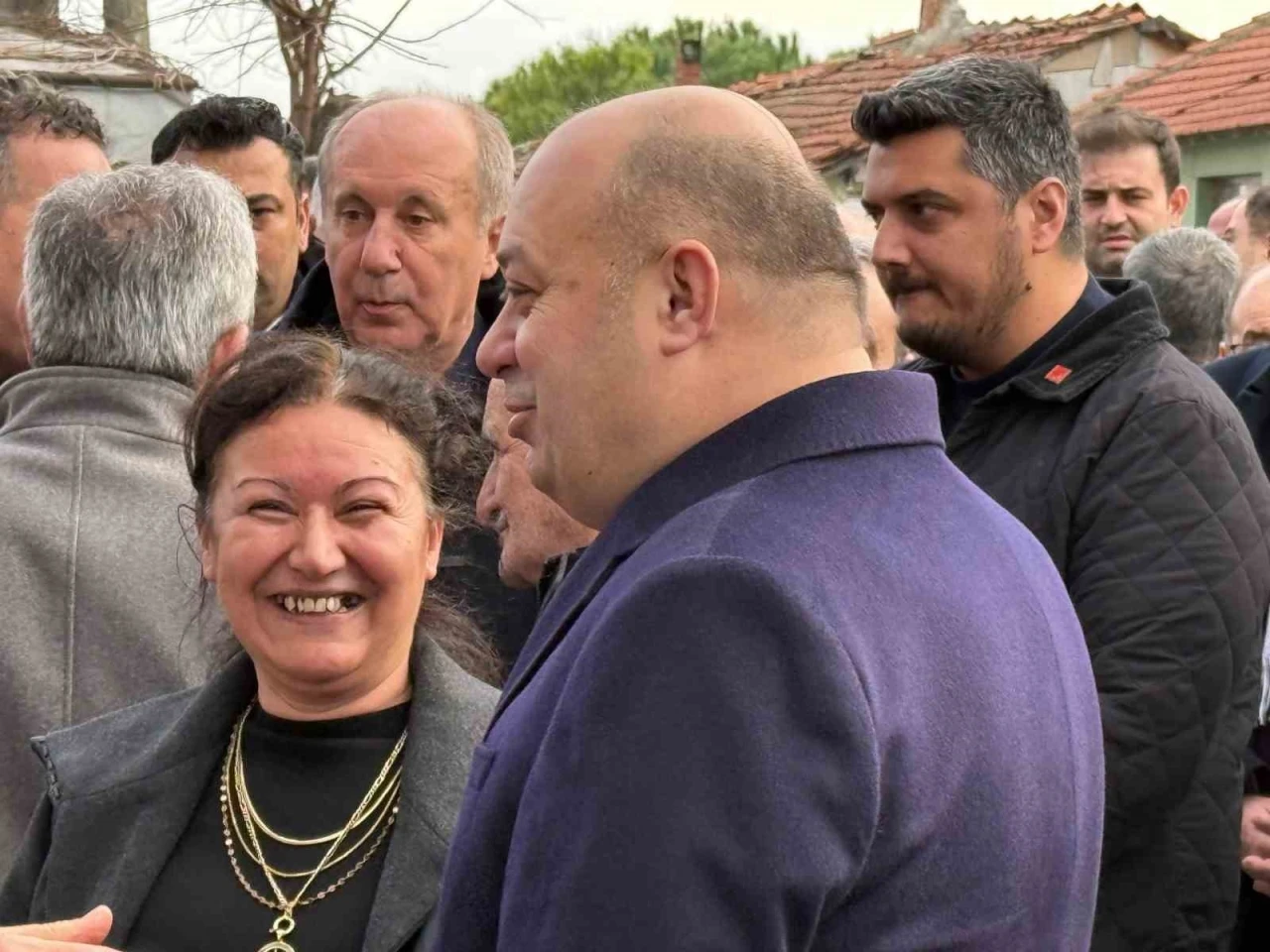 Cenazede dikkat &ccedil;eken rahatlık: Başkanın kahkahaları tepki &ccedil;ekti
