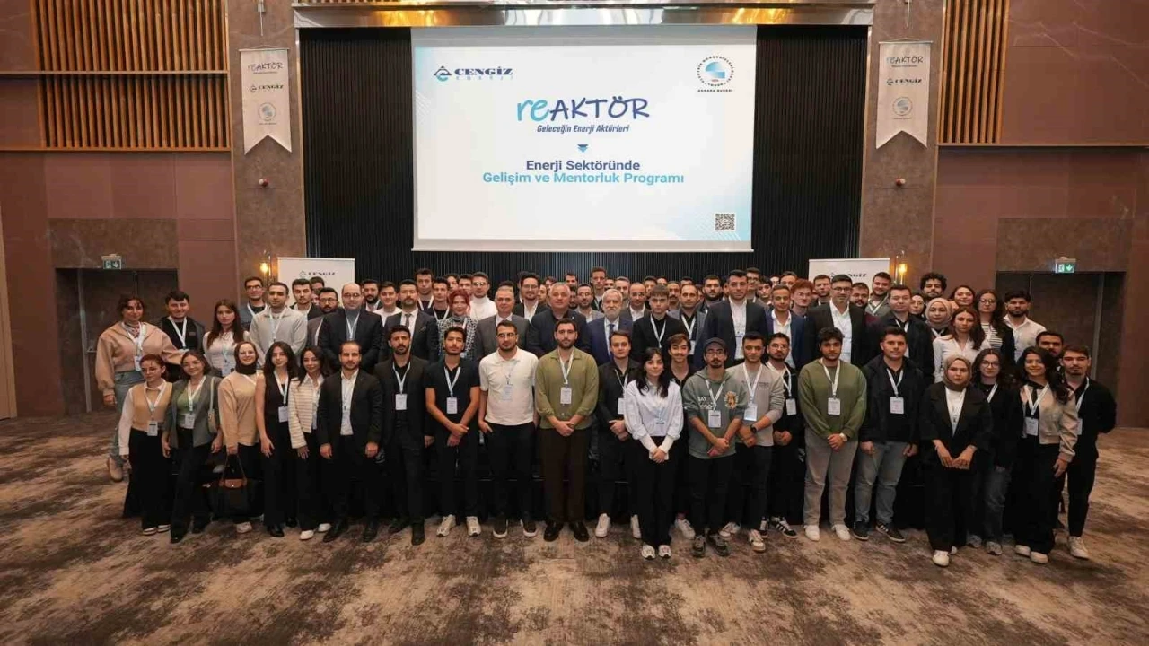 Cengiz Enerji elektrik-elektronik mühendisliği öğrencileriyle bir araya geldi
