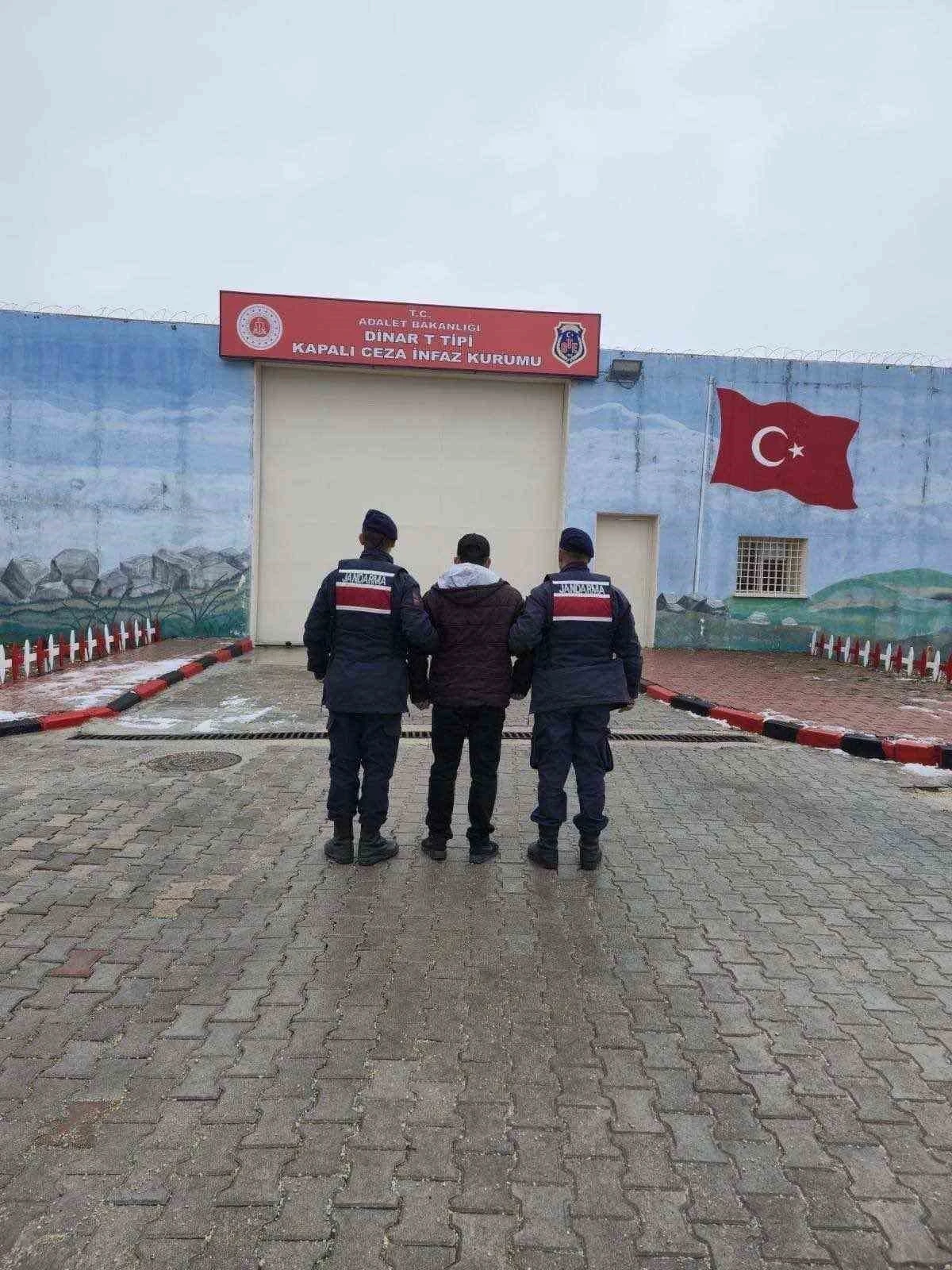 &Ccedil;eşitli su&ccedil;lardan aranan 24 kişiyi jandarma yakaladı
