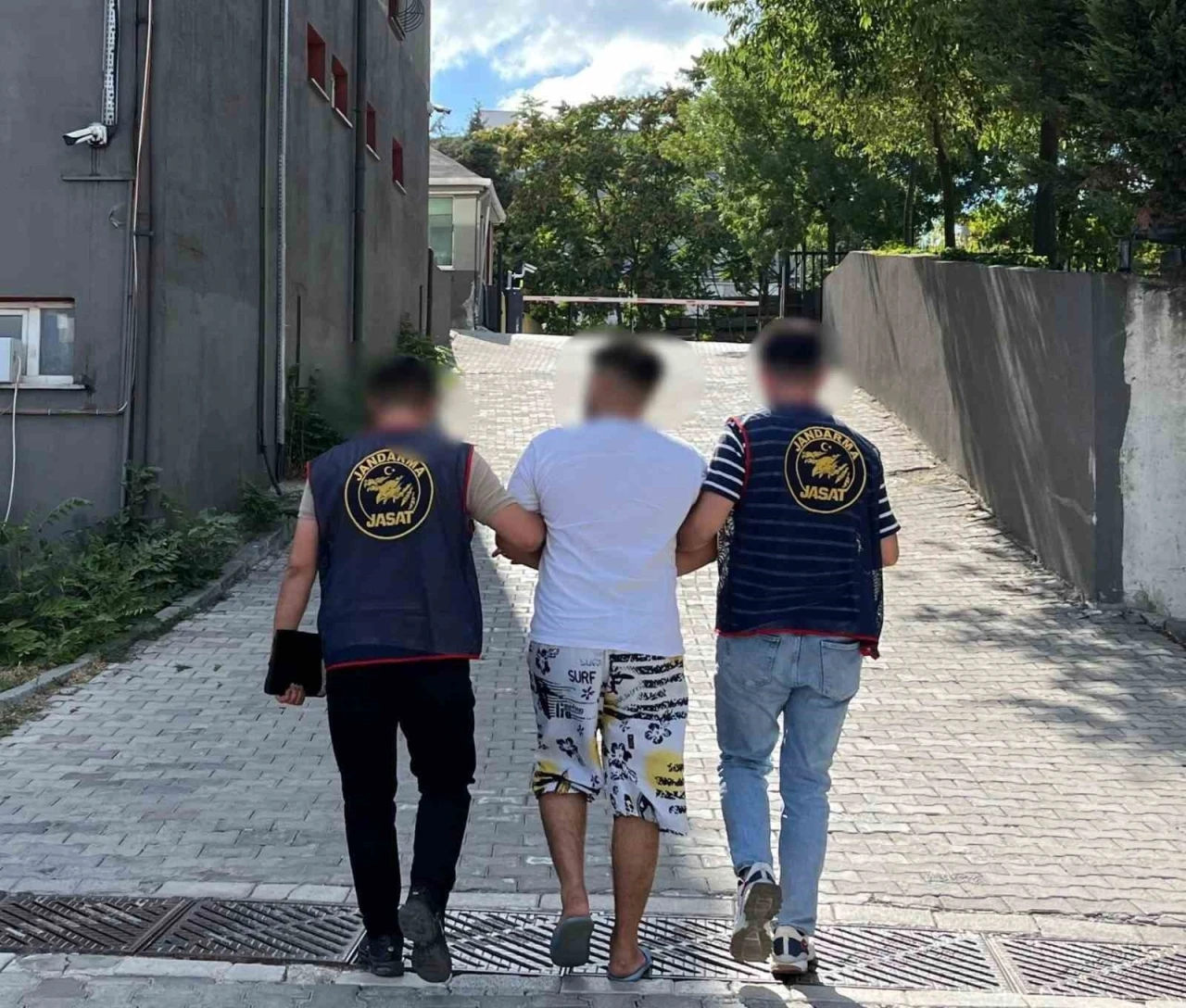 Çeşitli suçlardan hapis cezası bulunan 10 kişi yakalandı
