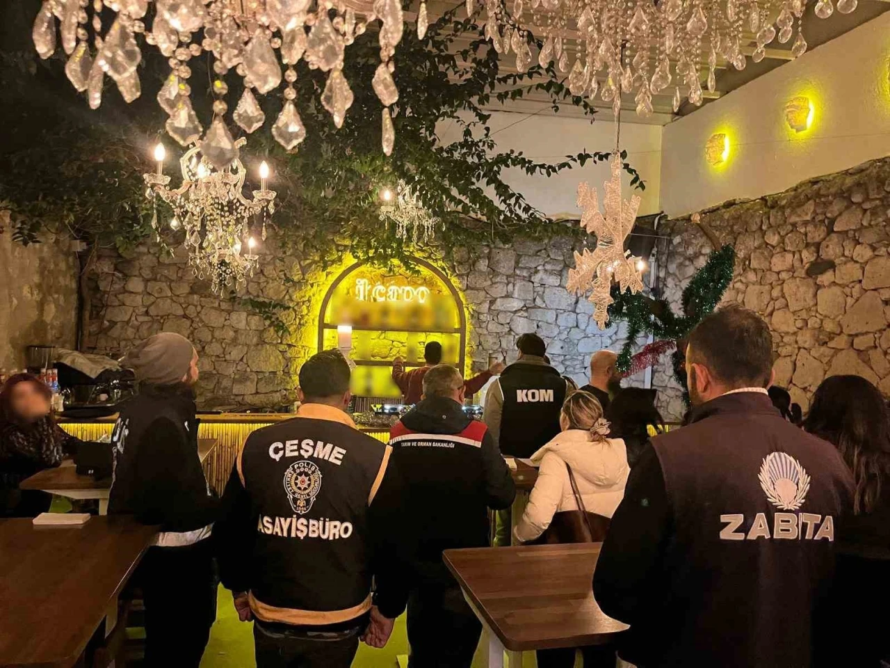 &Ccedil;eşme&rsquo;de yılbaşı &ouml;ncesi &lsquo;huzur&rsquo; denetimi
