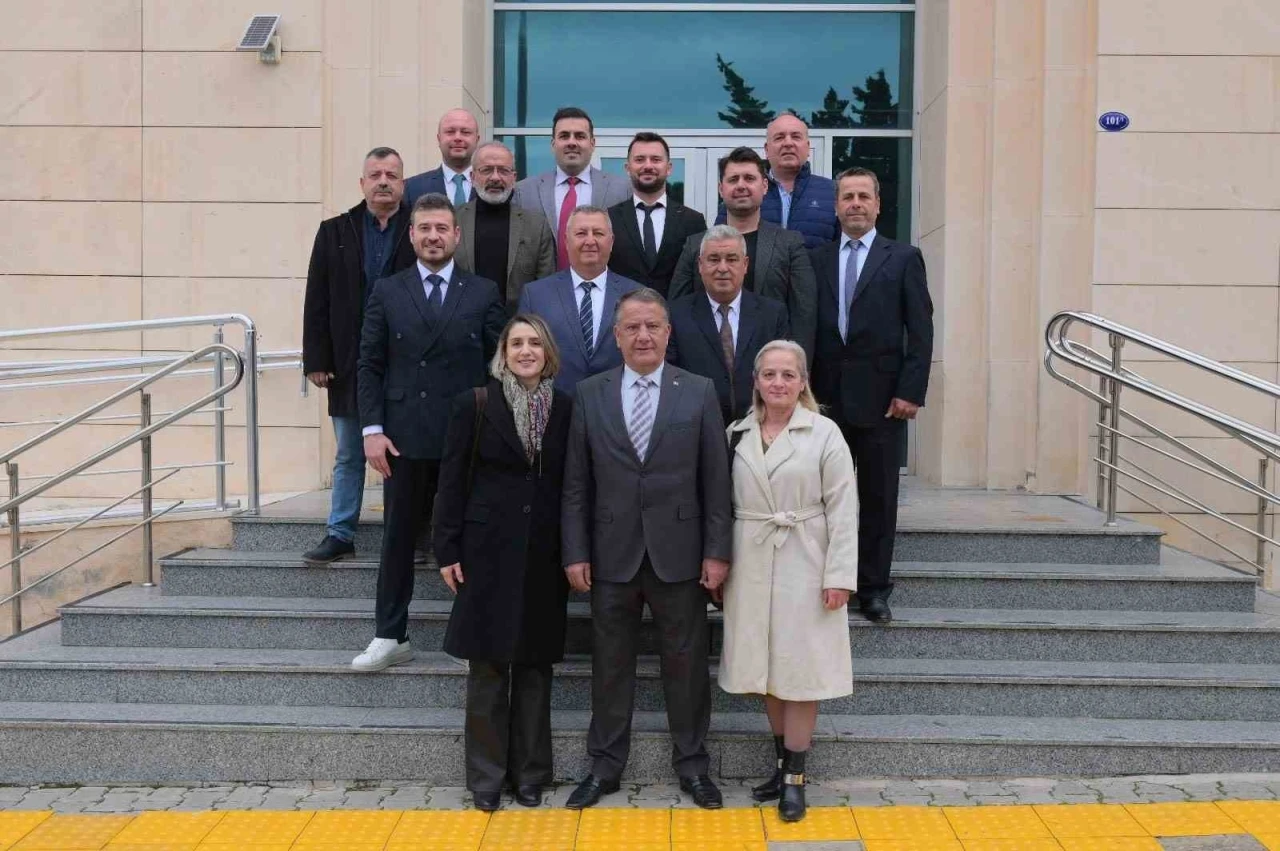 &Ccedil;eşme Esnaf ve Sanatkarlar Odası Başkanı Osman K&ouml;f&uuml;nc&uuml; mazbatasını aldı
