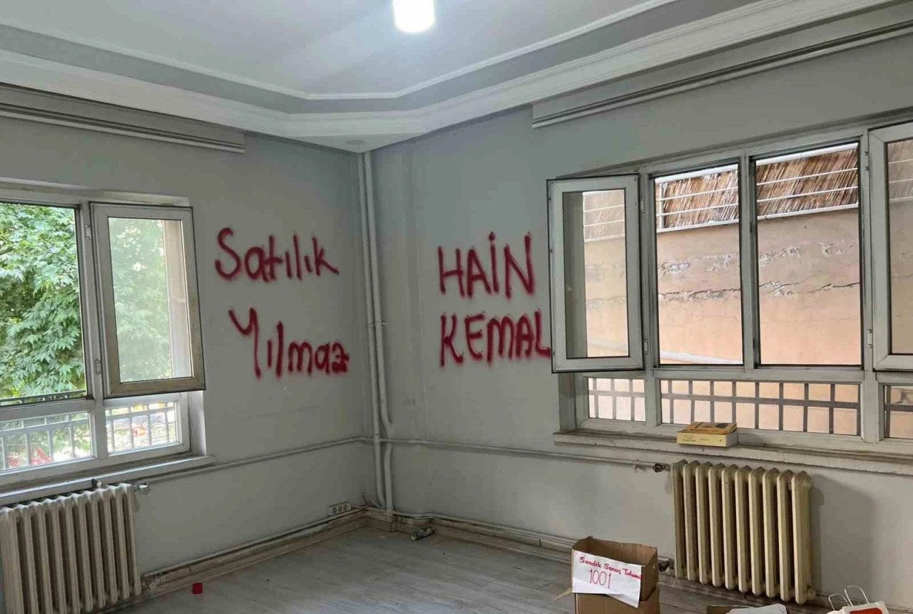 CHP Batman İl Başkalığının tahrip edildiği ortaya &ccedil;ıktı
